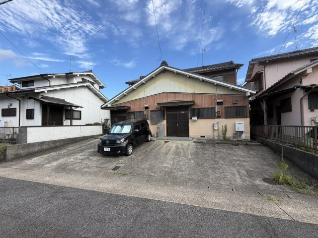 六田1丁目メゾネットの駐車場
