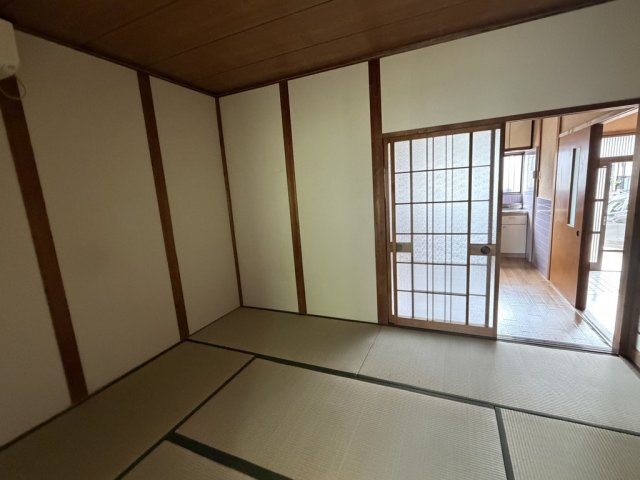 六田1丁目メゾネットの和室