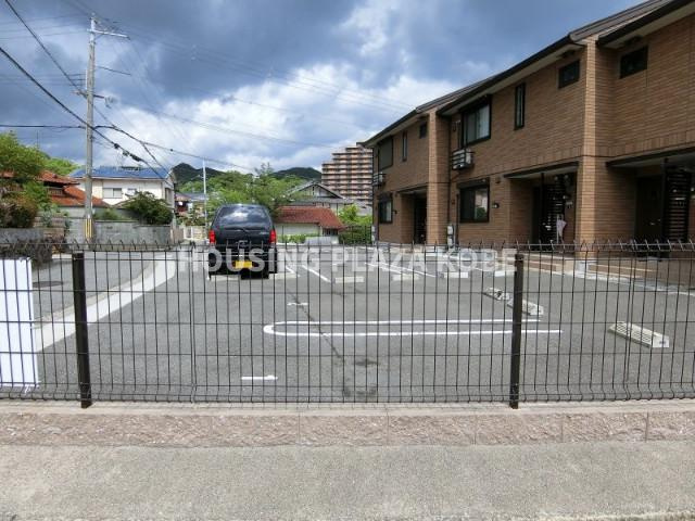 ソレーユ・コートの駐車場