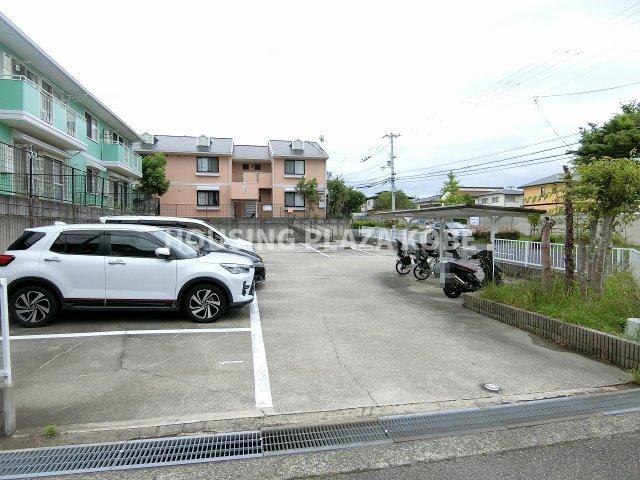 セジュール東落合の駐車場