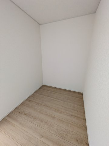 【いわき市泉町第8】　1号棟　※必ずもらえる選べるキャンペーン実施中！の収納|◆収納スペースの写真です◆　十分な広さがあるので収納には困りませんね♪　お手持ちの衣類ケースなども置ける大空間で、寝室がスッキリ使えます。


