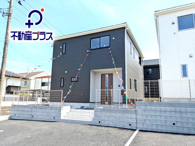 【いわき市郷ケ丘第9】　全２棟／2号棟　即日ご案内致します♪の前面道路含む現地写真|落ち着いた雰囲気の外観です