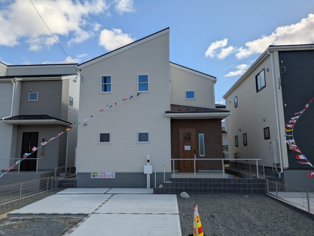 【いわき市泉滝尻2丁目1期　2号棟】　新築戸建　　泉駅まで徒歩16分☆の外観|同施工　おしゃれな外観です
