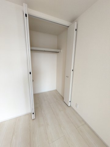 【いわき市錦町江栗1丁目／全5棟／3号棟】　◆必ずもらえる選べるキャンペーン実施中！！の収納|◆収納スペースの写真です◆　十分な広さがあるので収納には困りませんね♪　お手持ちの衣類ケースなども置ける大空間で、寝室がスッキリ使えます。