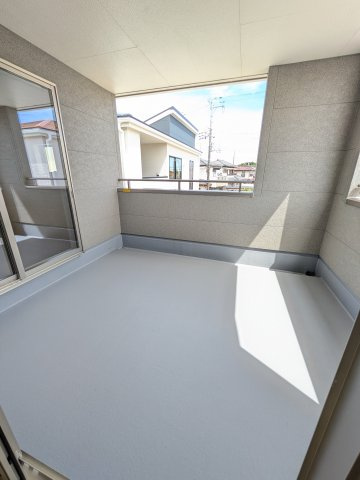 【いわき市錦町江栗1丁目／全5棟／3号棟】　◆必ずもらえる選べるキャンペーン実施中！！のバルコニー|お洗濯にも便利なバルコニー付き