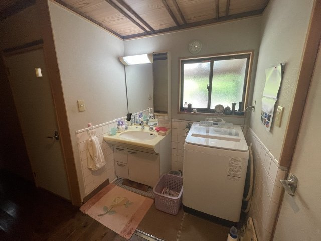 今福町一戸建（20番18号）の独立洗面台