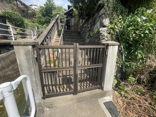 今福町一戸建（20番18号）の玄関
