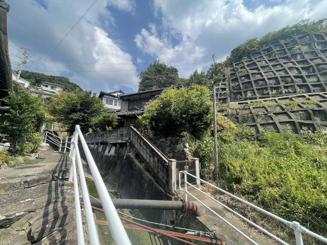 今福町一戸建（20番18号）の前面道路含む現地写真