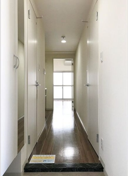 ツインアウルズの玄関