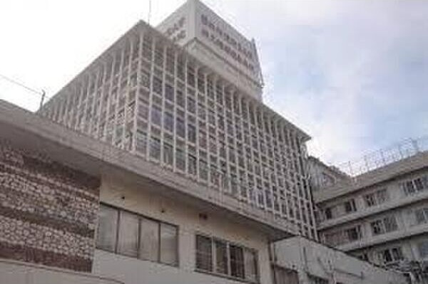 ツインアウルズの周辺