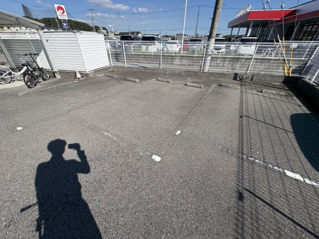 ロイヤルメゾンH&Dの駐車場