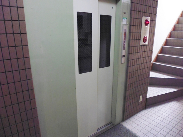 ベリエール・ハシダのその他共用部分|エレベータ付きの建物です