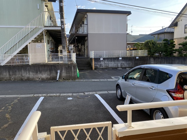 サンハイツ旭ヶ丘の駐車場