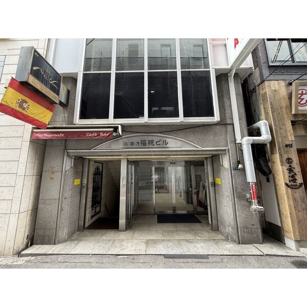 大阪市中央区心斎橋筋２丁目の事務所の玄関