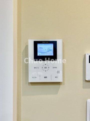 葛飾区四つ木3丁目中古住宅のセキュリティ|【モニターホン】誰が来たかすぐにわかるカラーモニター付きインターホン。通話ボタンを押すまでは室内の音は漏れていませんので相手を確かめてから応対できます。