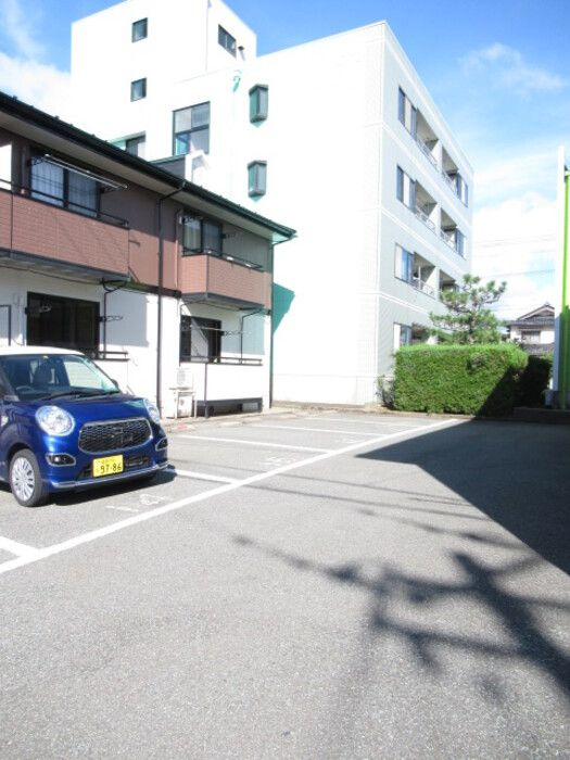 ロイヤルファミールⅡ　Cの駐車場