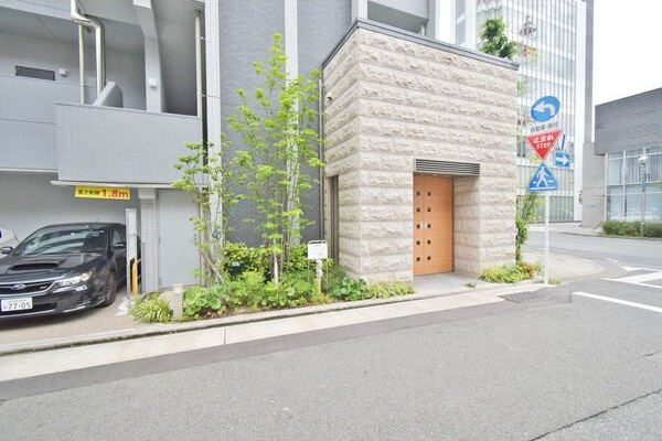 セレニティー大須のエントランス