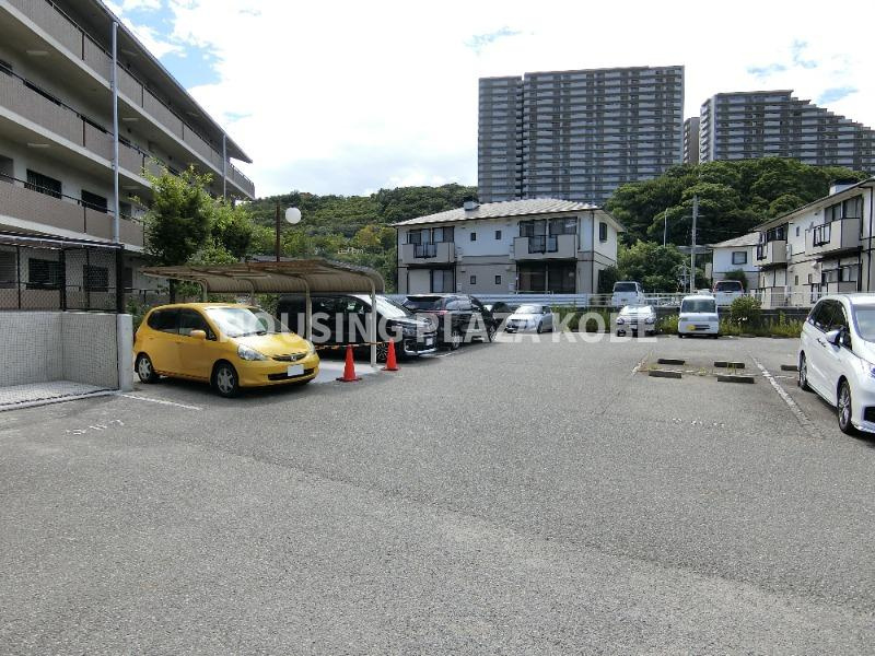 リバーヒルズの駐車場