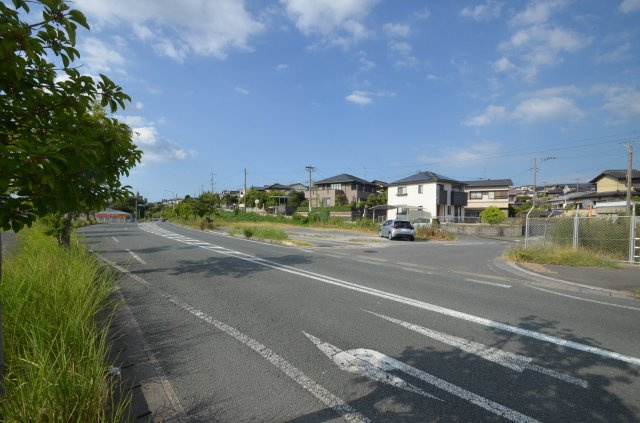 土地（中間市小田ヶ浦一丁目）の前面道路含む現地写真