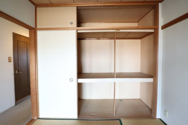 ライオンズマンション北鈴蘭台第二の収納|押入