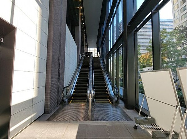 シティタワー大阪本町の玄関