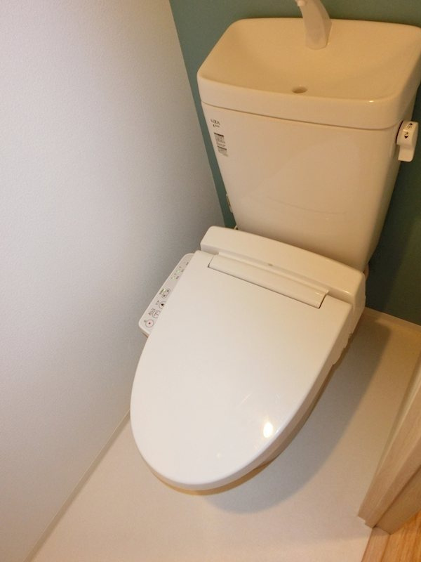 新品家具付きマンション熊野町8(KaGood東京)のトイレ