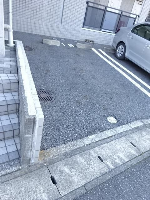 ベルクレーヌ２１の駐車場