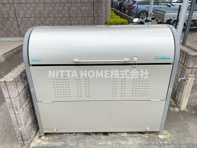 レスポワールのエントランス|敷地内ごみ捨て場も完備！