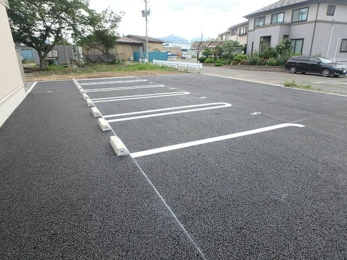 ボンシック　３番館の駐車場