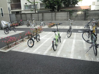 【駐車場】 | 駐輪場完備。