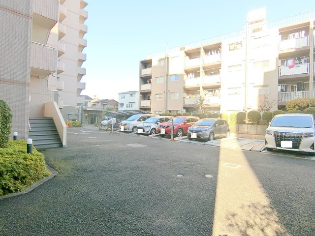 ヴィラはなぞのの駐車場