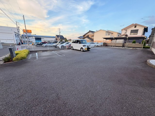 ローズの駐車場