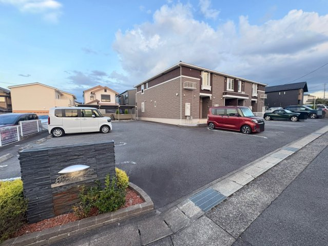 ローズの駐車場