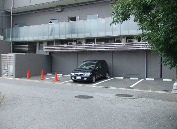 ステージア八千代中央の駐車場