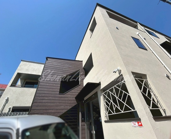茅ヶ崎市中海岸４丁目のアパートの外観