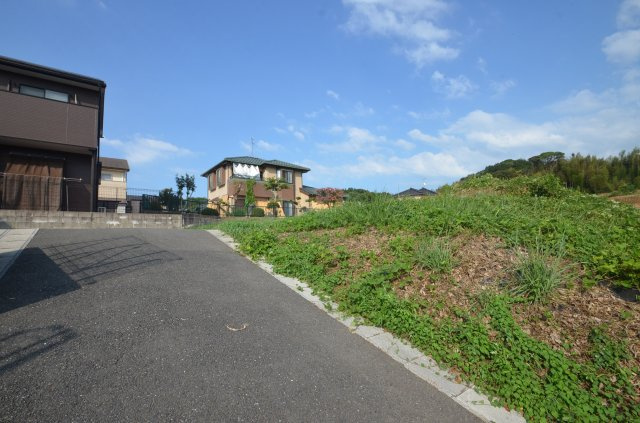 土地（中間市大字上底井野）の前面道路含む現地写真