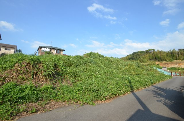 土地（中間市大字上底井野）の前面道路含む現地写真