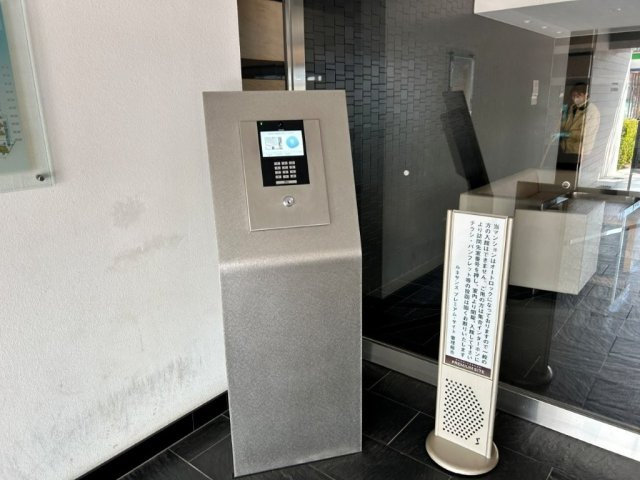 【エントランス】 | ルネサンス　プレミアム・サイト | 清潔なエントランスです