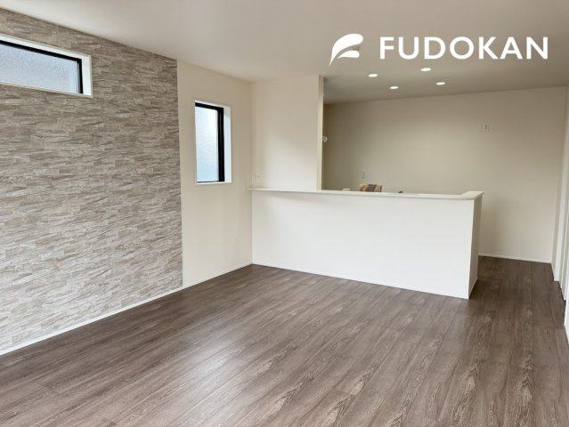 天童市久野本【新築建売】1号棟の内観：施工例|リビングは広々です。家族の団欒の場として家庭を包みます。