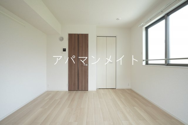 【寝室】 | フリーデンエムコート | 開放的な寝室です