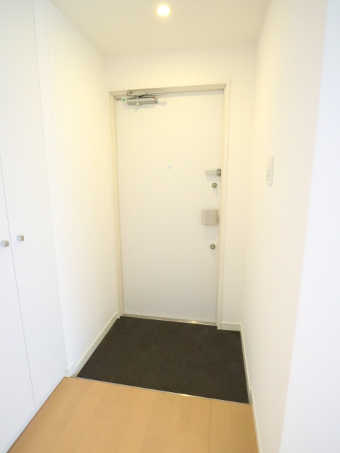 プラウドフラット新宿御苑の玄関|※参考写真