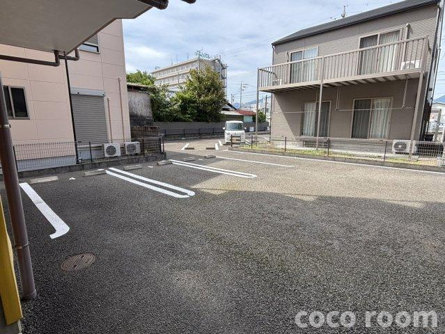 アルカンシエルの駐車場
