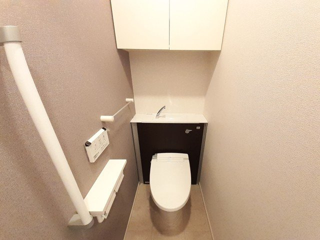 ラ　カーサ　クラーダのトイレ|落ち着いた色調のトイレです