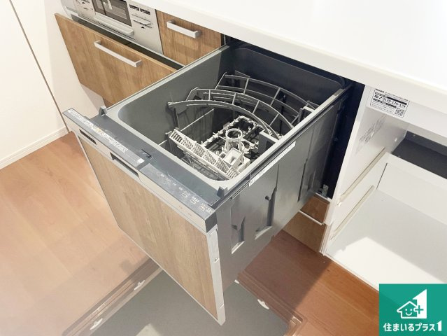 神戸市北区西山　第1期　新築一戸建ての設備|食事後の一仕事、食器洗いをボタン一つでお任せできちゃいます！場所を取らないビルトイン式なので、お料理スペースもしっかり確保！
