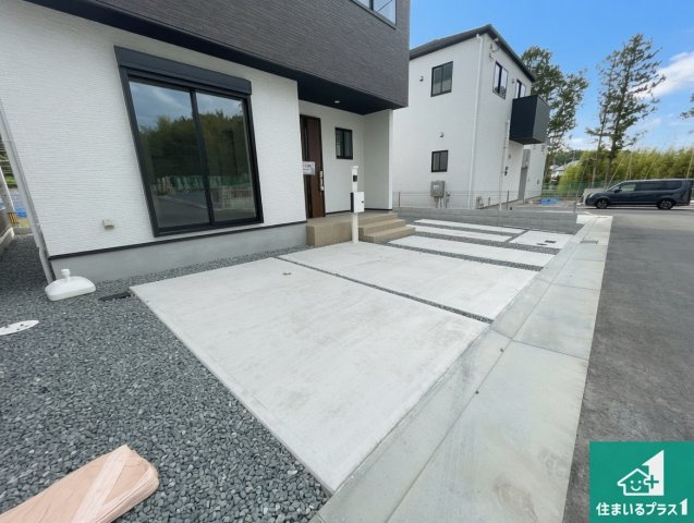 神戸市北区西山　第1期　新築一戸建ての駐車場|２台分の駐車スペース有り！急な来客でも安心です！
