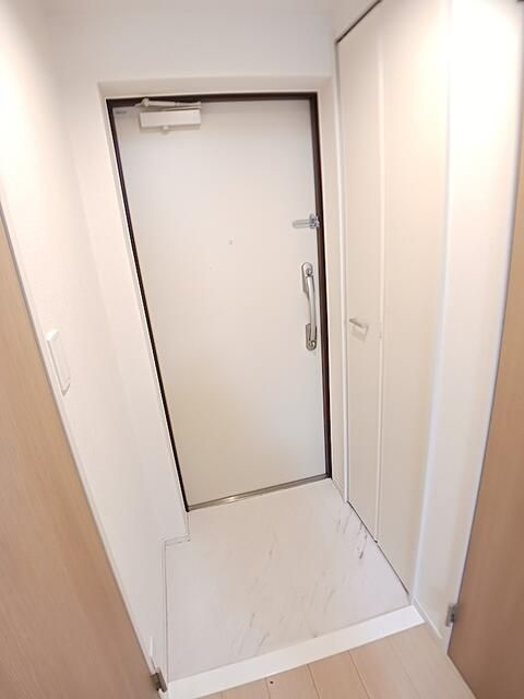 ウイステリア関口の玄関