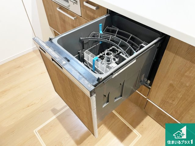 神戸市北区西山　第1期　新築一戸建ての設備|食事後の一仕事、食器洗いをボタン一つでお任せできちゃいます！場所を取らないビルトイン式なので、お料理スペースもしっかり確保！