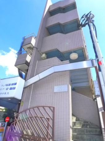 キャピタル壱番館のエントランス