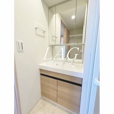 【洗面所】 | ラグゼナ町屋 | 洗面台です。