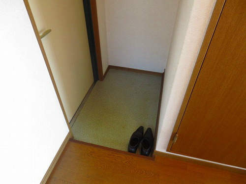 神戸市須磨区磯馴町３丁目の賃貸マンションの玄関